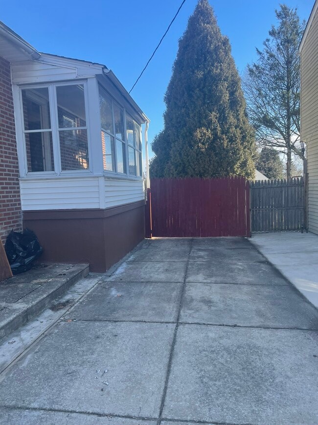 77 S Sproul Rd in Broomall, PA - Building Photo - Building Photo