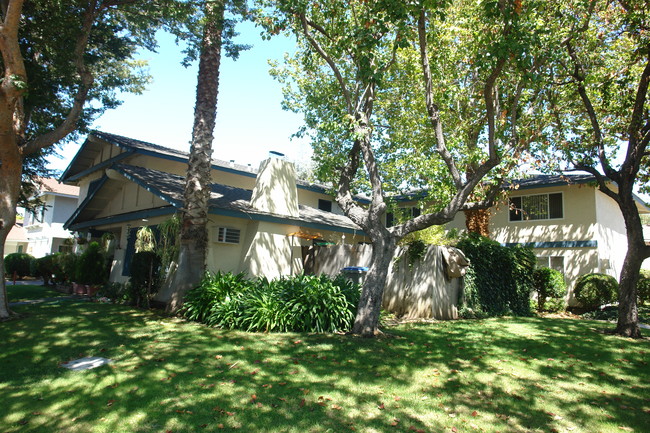 1925 Stokes St in San Jose, CA - Foto de edificio - Building Photo