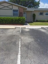 2590 Barkley Dr E in West Palm Beach, FL - Building Photo - Building Photo