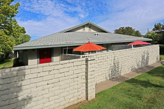 Rosewood Village Apartments in Sacramento, CA - Building Photo - Building Photo