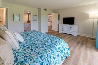 96 Glades Blvd in Naples, FL - Building Photo - Building Photo