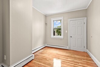 58 Bennington St, Unit 2 in Boston, MA - Foto de edificio - Building Photo