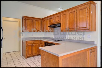 5025 Summersville Dr NW in Albuquerque, NM - Building Photo - Building Photo