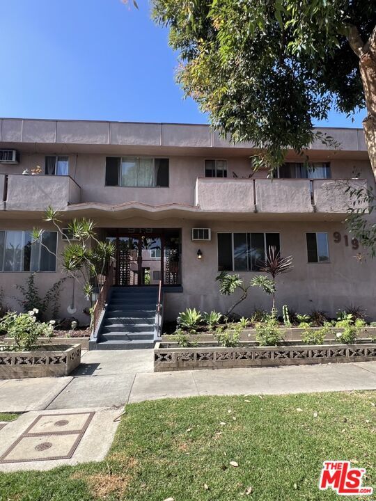 919 N Harper Ave in West Hollywood, CA - Building Photo - Building Photo