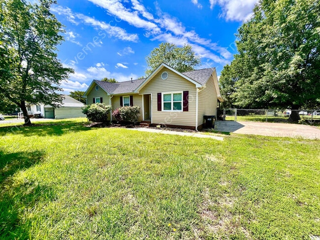 5111 Hampton Meadows Rd in Monroe, NC - Building Photo - Building Photo