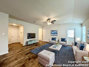6810 Schillings Ky in San Antonio, TX - Building Photo - Building Photo