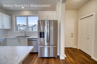 80 Magnolia Way SE in Calgary, AB - Building Photo - Building Photo