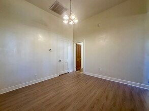 3817 Cleveland Ave, Unit B in New Orleans, LA - Foto de edificio - Building Photo
