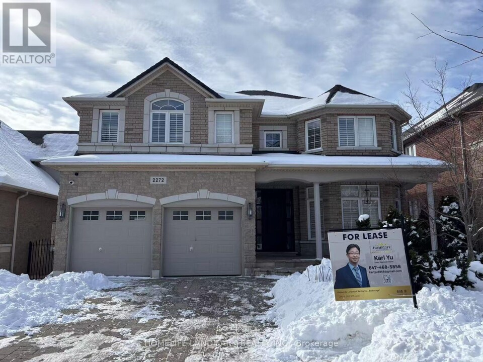 2272 Nena Crescent in Oakville, ON - Building Photo