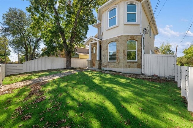 1304 Leona St in Austin, TX - Building Photo - Building Photo
