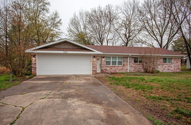 1206 Convair St in Bentonville, AR - Building Photo - Building Photo