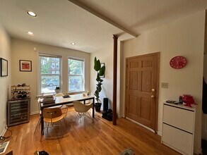 2552 W Eastwood Ave, Unit 1E in Chicago, IL - Building Photo - Building Photo