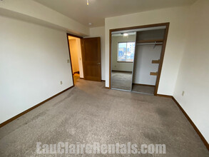 407 Wisconsin St, Unit 407.5 in Eau Claire, WI - Building Photo - Building Photo