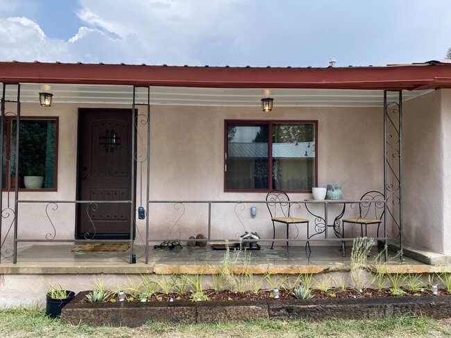 127 Oakley Ln in Taos, NM - Building Photo - Building Photo