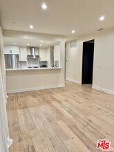 10647 Ashton Ave in Los Angeles, CA - Building Photo - Building Photo