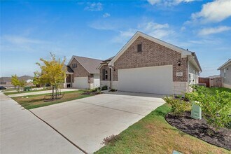 106 Pinyon Pine Pass in Hutto, TX - Building Photo - Building Photo