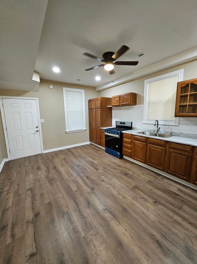 4827 S Racine Ave, Unit 1st floor unit