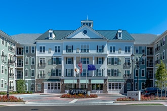 Alston at Station Yards in Ronkonkoma, NY - Foto de edificio - Building Photo