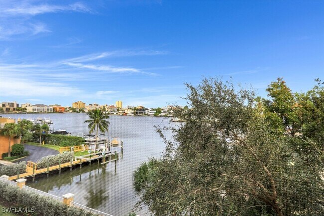 property at 450 Launch Cir