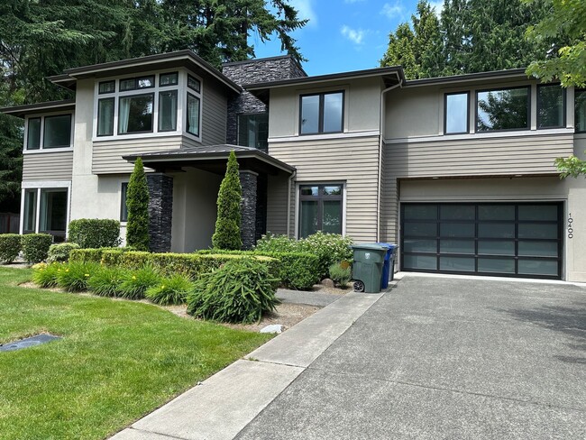 10400 SE 24th Pl in Bellevue, WA - Building Photo - Building Photo