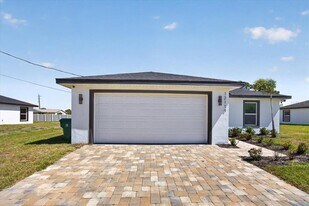 12114 Clarendon Ave in Port Charlotte, FL - Building Photo