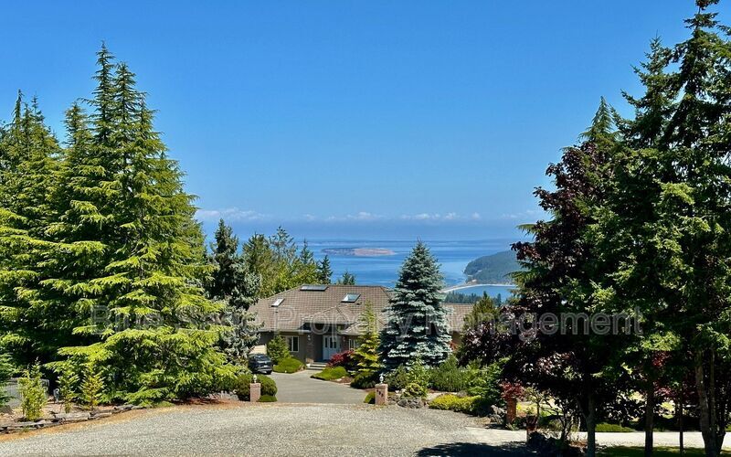 561 Doe Run Rd in Sequim, WA - Building Photo