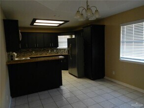 17 Liz Rios Dr in Edinburg, TX - Building Photo - Building Photo