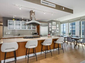 340 E Randolph St, Unit 506 in Chicago, IL - Foto de edificio - Building Photo