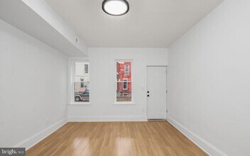 2042 E Somerset St in Philadelphia, PA - Building Photo - Building Photo