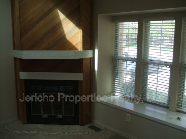1250 S Flower Cir in Lakewood, CO - Building Photo - Building Photo