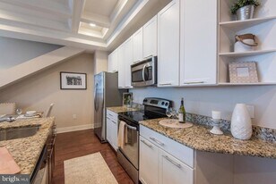 1501 Locust St in Philadelphia, PA - Building Photo