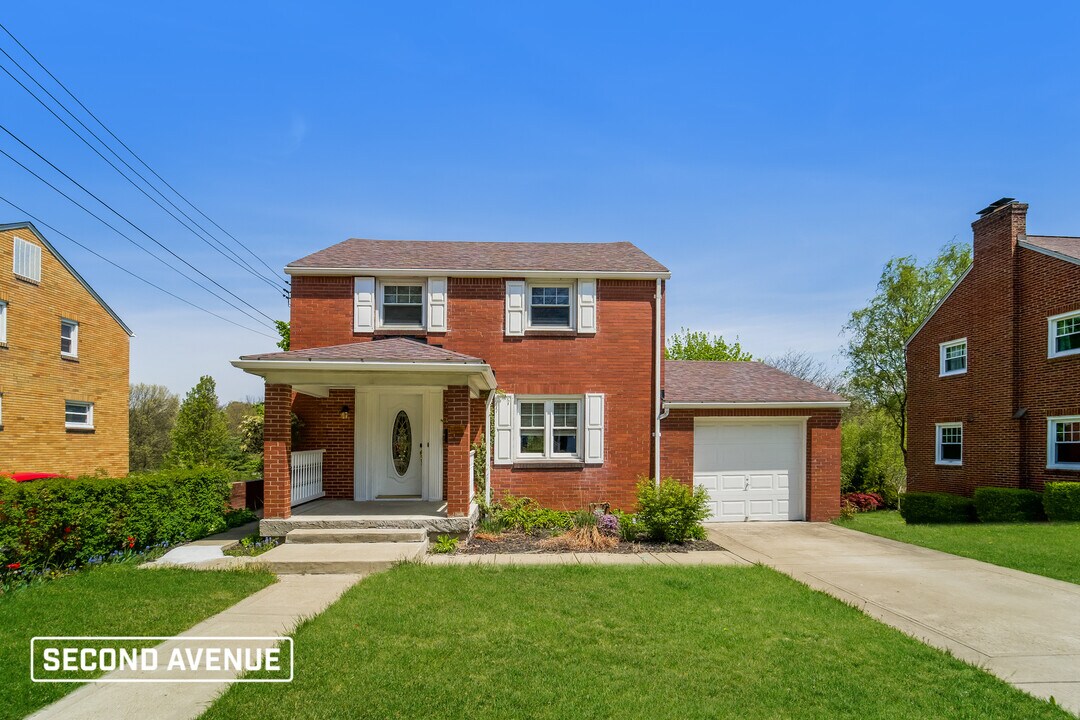 945 Sunglow St in Homestead, PA - Building Photo