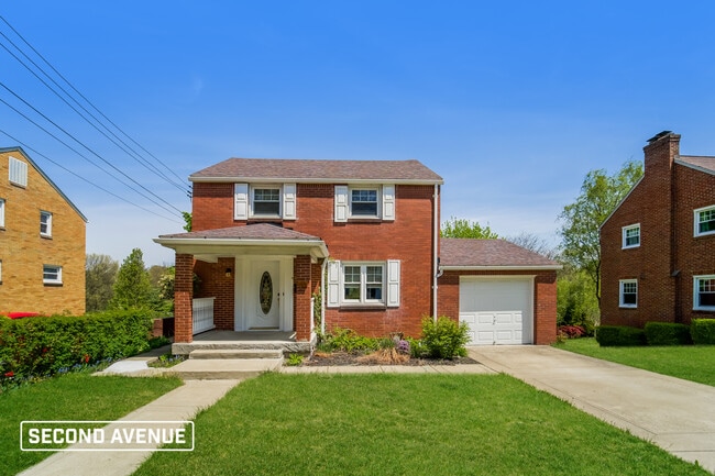 property at 945 Sunglow St
