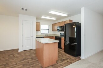 748 Chatham Walk Dr in Ruskin, FL - Building Photo - Building Photo