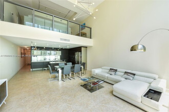 6000 Collins Ave in Miami Beach, FL - Building Photo - Building Photo