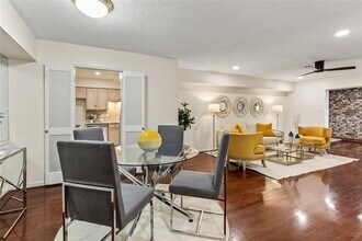 353 N Post Oak Ln in Houston, TX - Building Photo - Building Photo