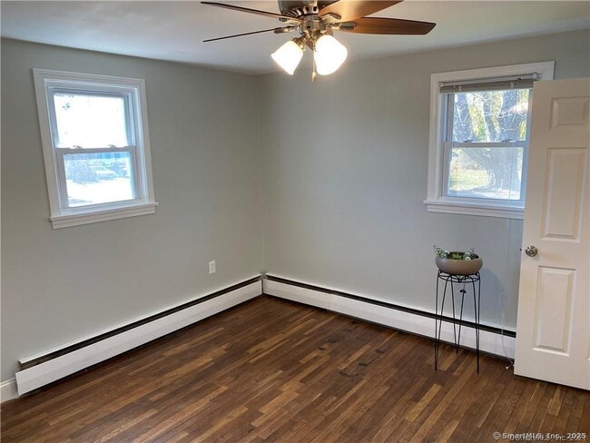 34 Trumbull St in Stonington, CT - Building Photo - Building Photo