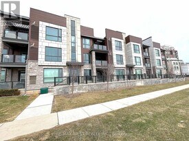 2375 Bronte Rd in Oakville, ON - Building Photo