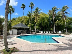 465 SW 113th Way in Pembroke Pines, FL - Building Photo - Building Photo