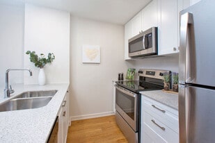 Britannia by the Bay in Ottawa, ON - Building Photo