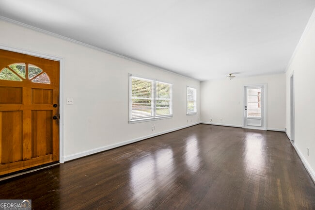 990 Lindridge Dr NE in Atlanta, GA - Building Photo - Building Photo