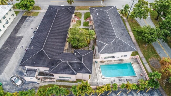 1250 S Alhambra Cir in Coral Gables, FL - Building Photo - Building Photo