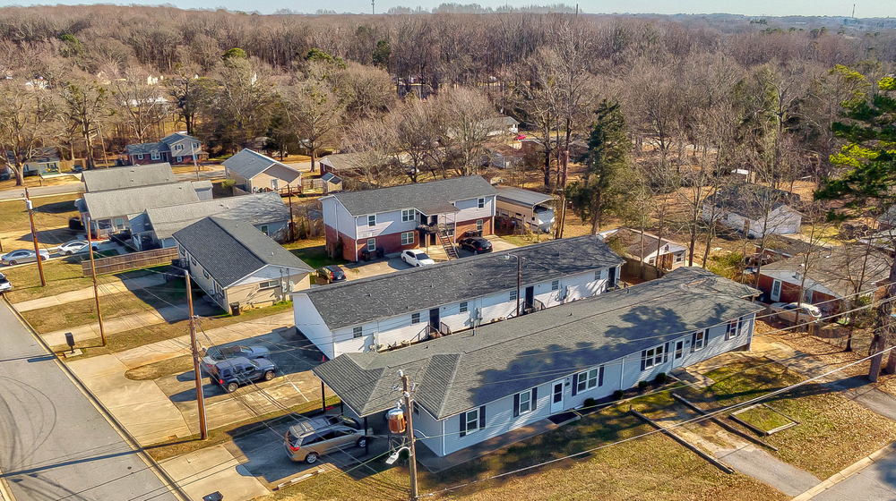 201-203 Morton Ave in Simpsonville, SC - Building Photo