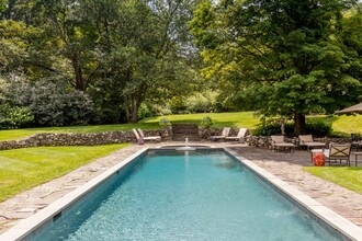 8 Old Killearn Rd in Millbrook, NY - Building Photo - Building Photo