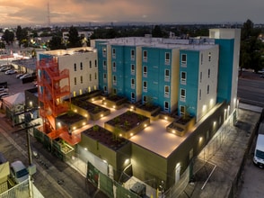 4008 W Martin Luther King Jr Blvd, Unit 301 in Los Angeles, CA - Foto de edificio - Building Photo