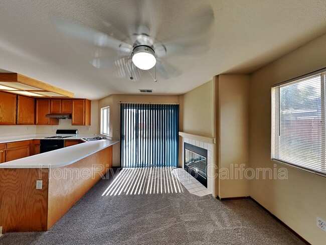 6015 Casa Nicole Way in Sacramento, CA - Building Photo - Building Photo