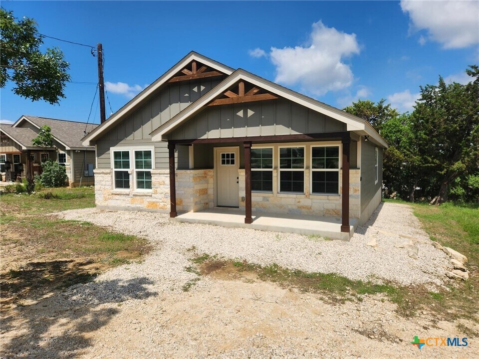 891 Roadrunner Spur in Canyon Lake, TX - Building Photo