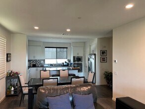 341 Magnet in Irvine, CA - Building Photo - Building Photo