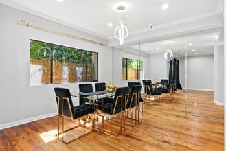 14630 Dickens St, Unit 108 in Sherman Oaks, CA - Foto de edificio - Building Photo