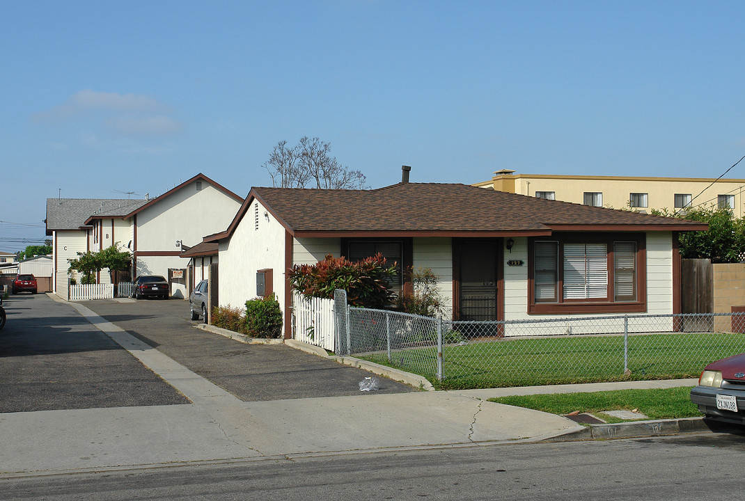 127 E 21st St in Costa Mesa, CA - Building Photo